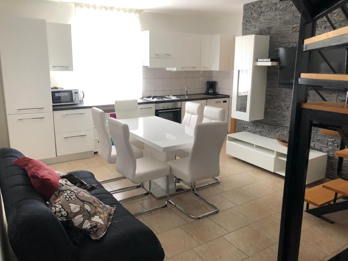 לופאר Villa Ester מראה חיצוני תמונה