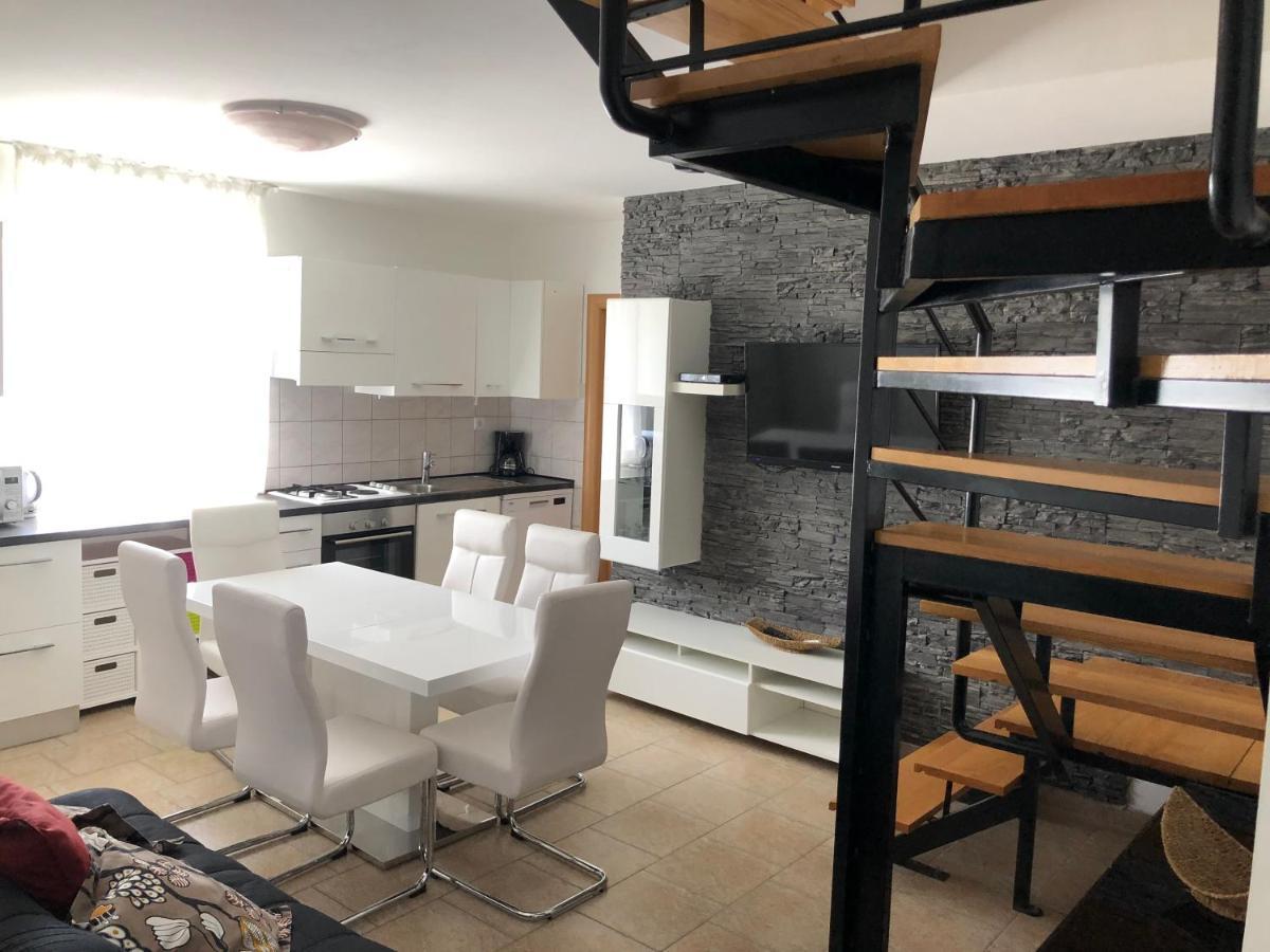 לופאר Villa Ester מראה חיצוני תמונה