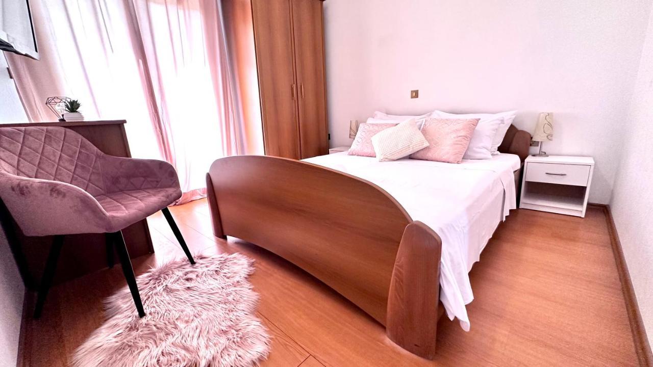 לופאר Villa Ester מראה חיצוני תמונה