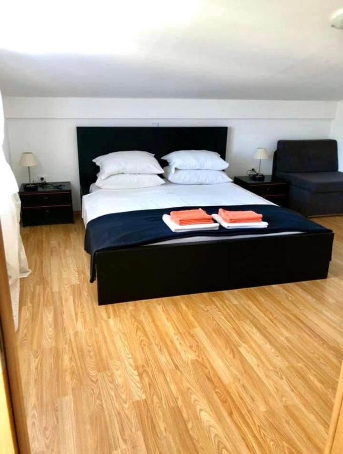 לופאר Villa Ester מראה חיצוני תמונה