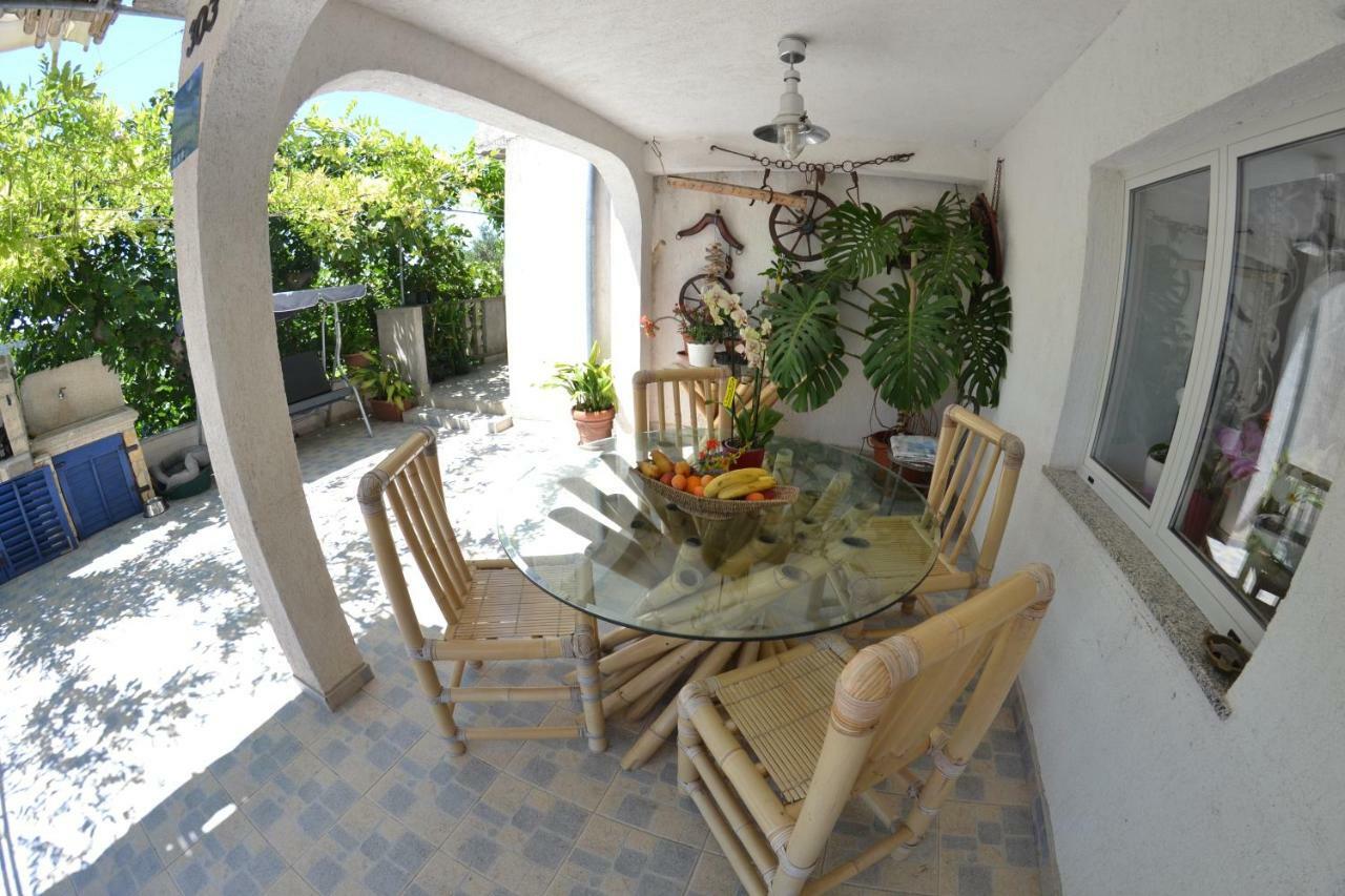 לופאר Villa Ester מראה חיצוני תמונה