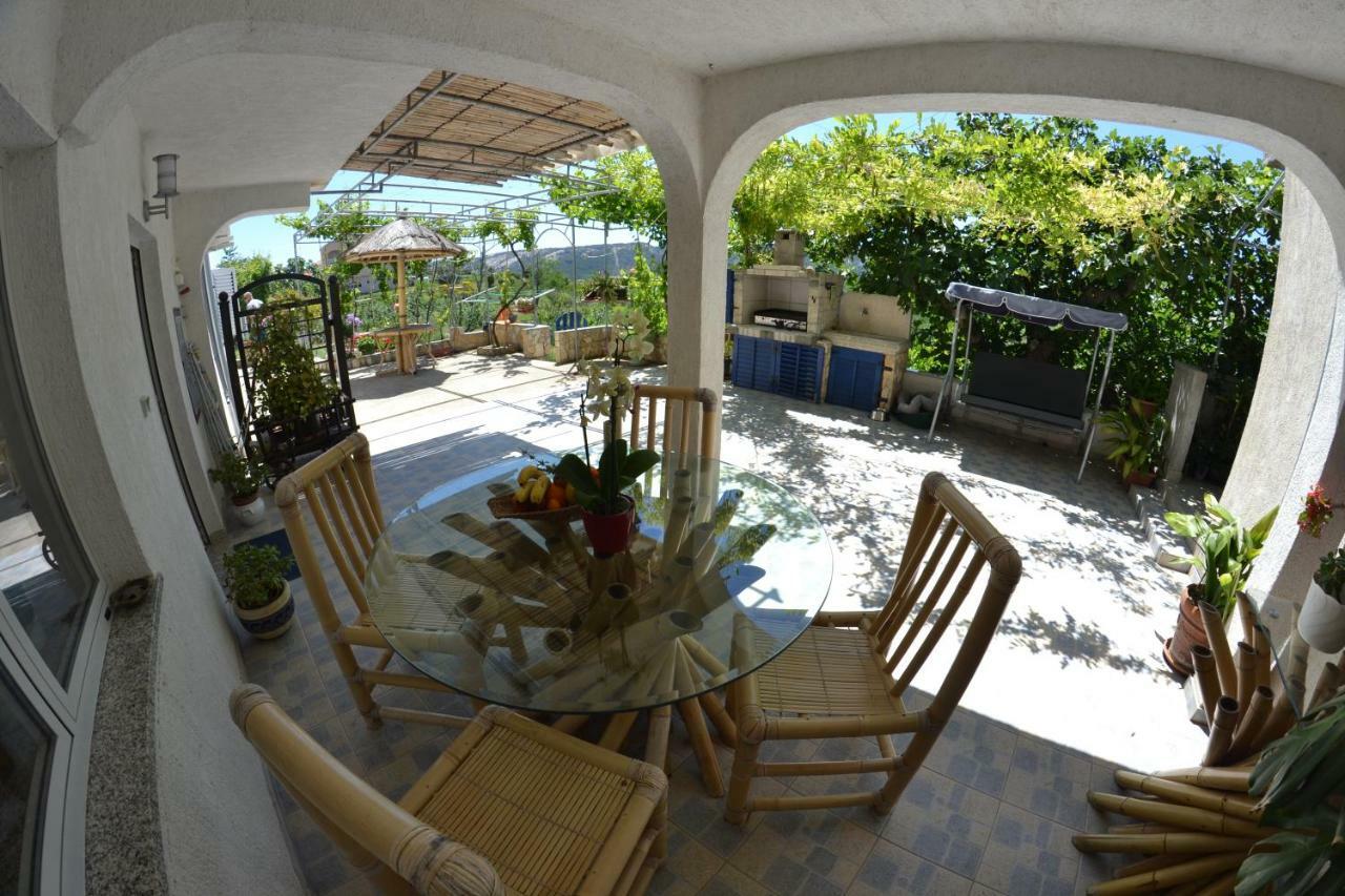 לופאר Villa Ester מראה חיצוני תמונה