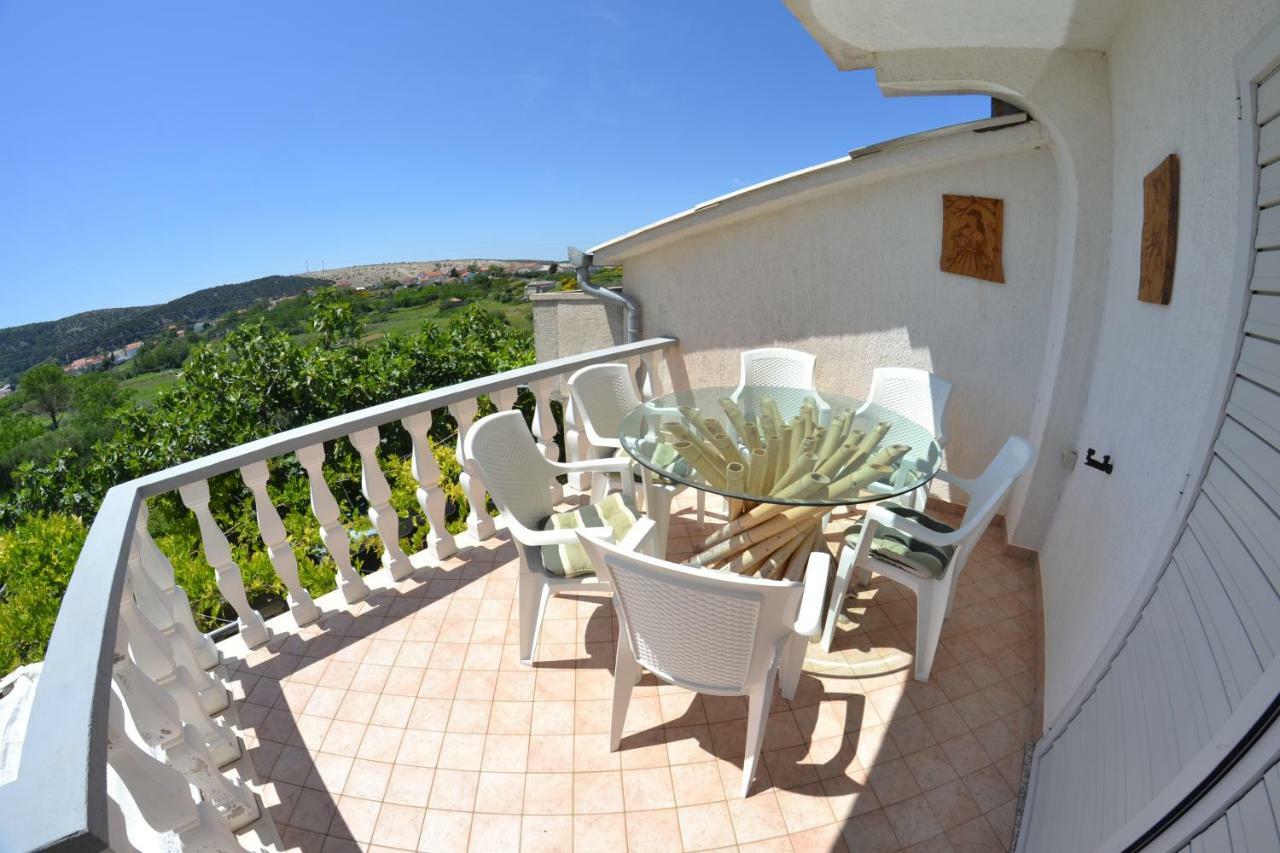 לופאר Villa Ester מראה חיצוני תמונה