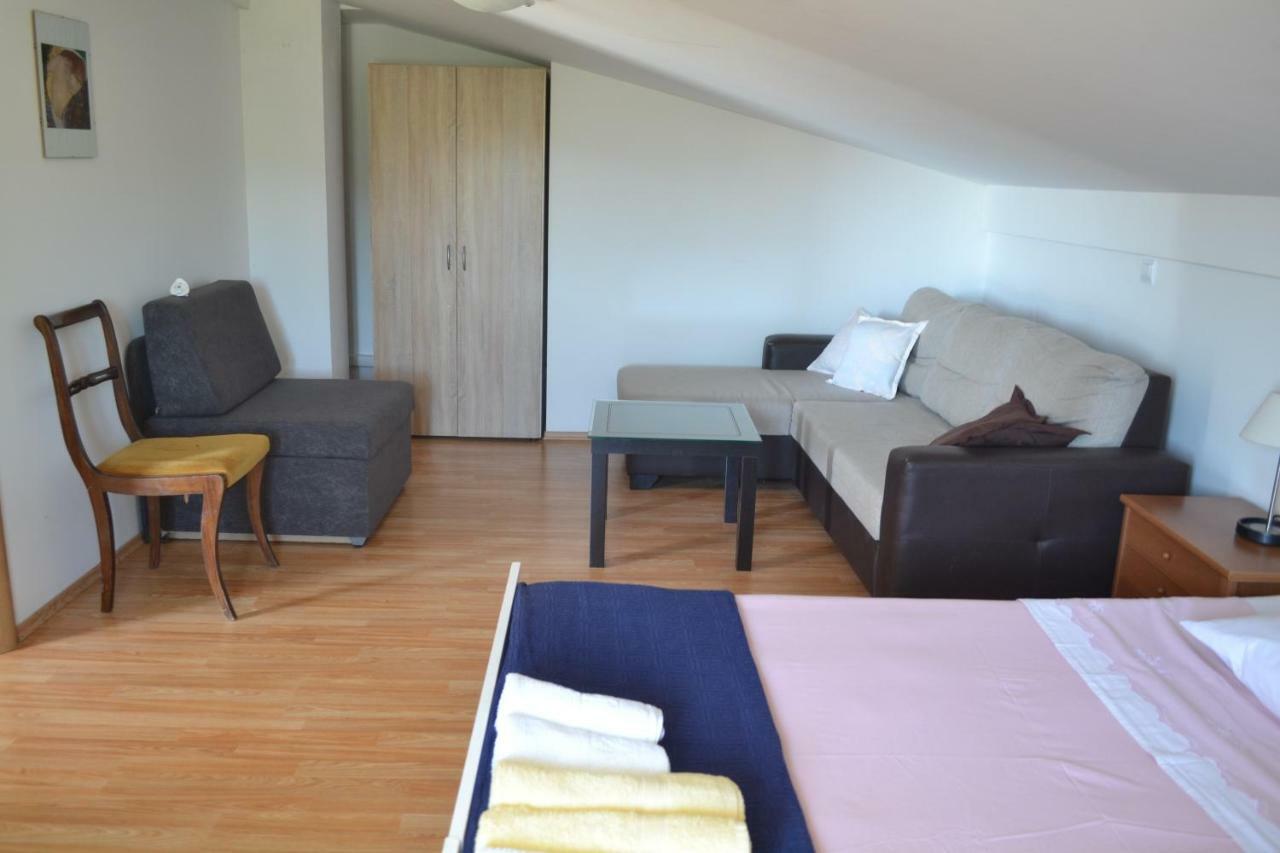 לופאר Villa Ester מראה חיצוני תמונה